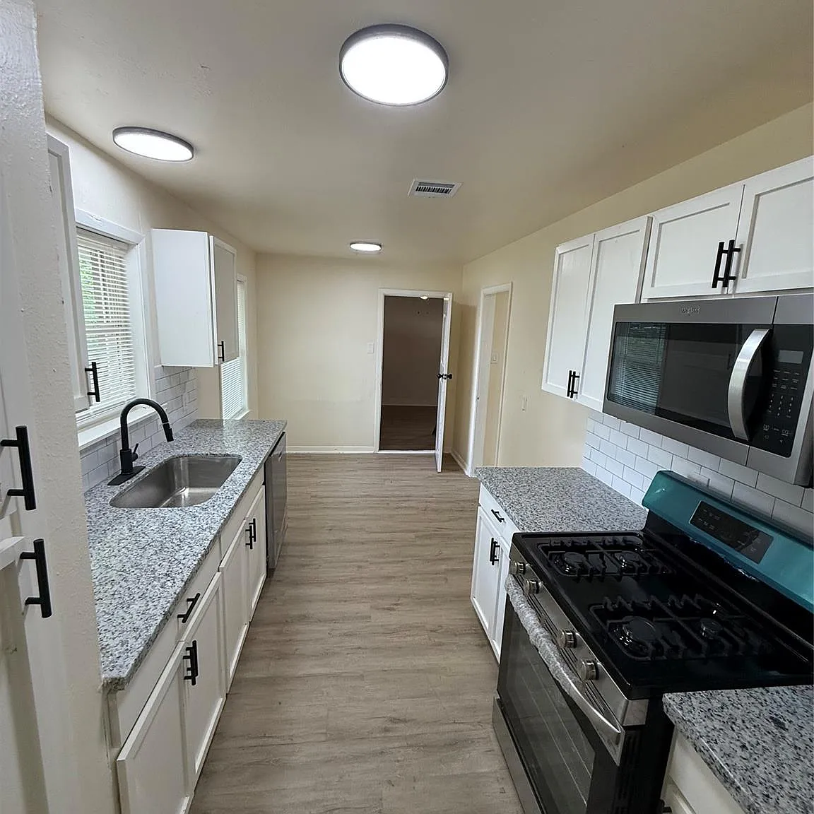 3 bed, 1.5 bath, 1377 sqft, $1,850 — Photo 4