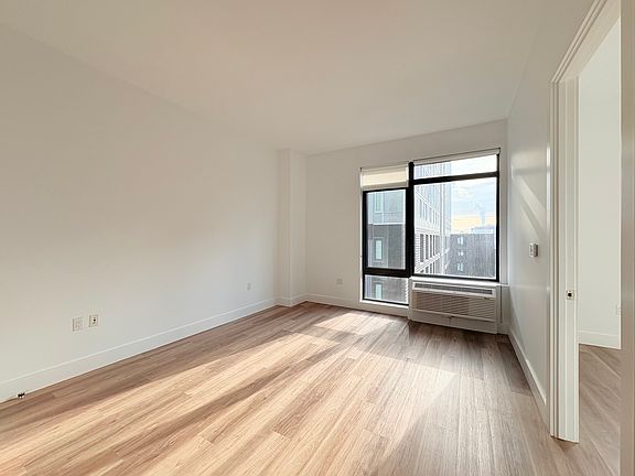 3rd image of 228 E 135th St #702