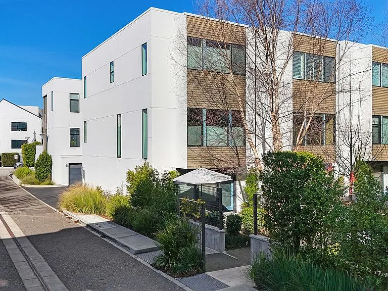 979 Eames Walk — Photo 37