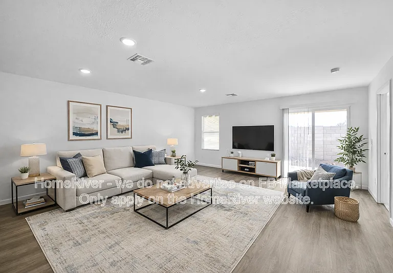 741 Dylan Ct — Photo 2