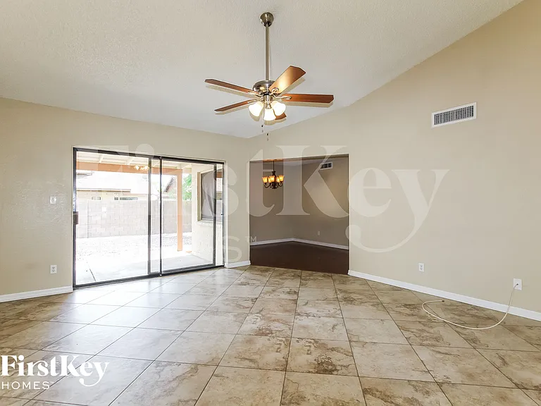 5203 W Sandra Ter — Photo 6