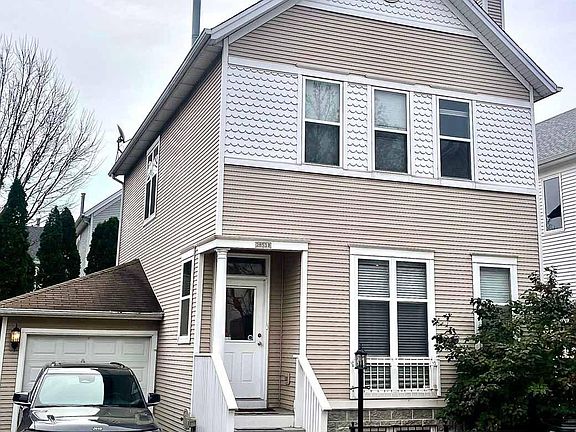 4th image of 2853 N Wolcott Ave #B