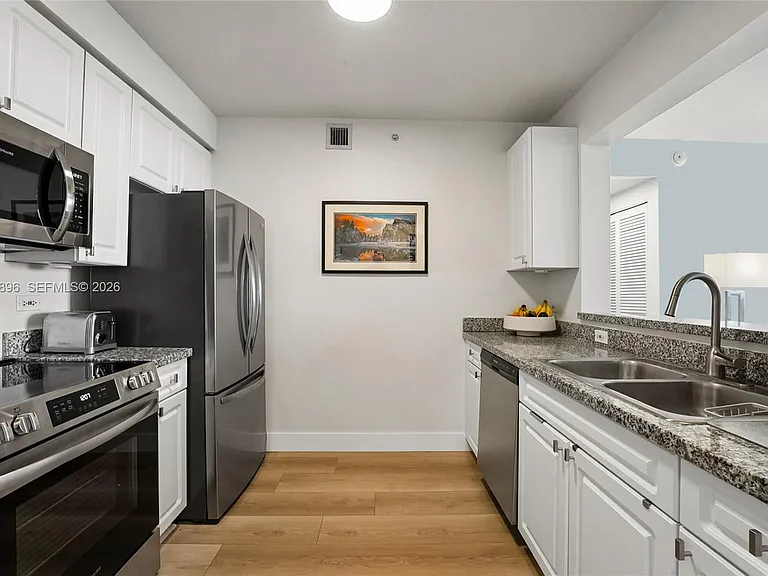 900 SW 8th St #1609 — Photo 7