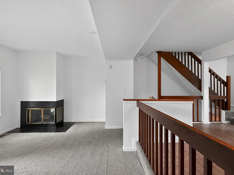 1015 Saint Michaels Dr — Photo 6