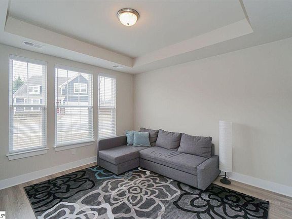 4th image of 402 Dewy Meadows Dr