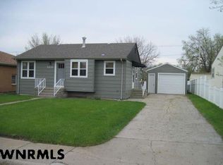 2020 14th St, Gering, NE 69341