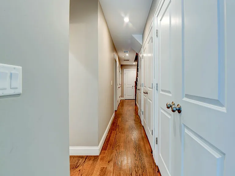 97 W 55th St #1 — Photo 34