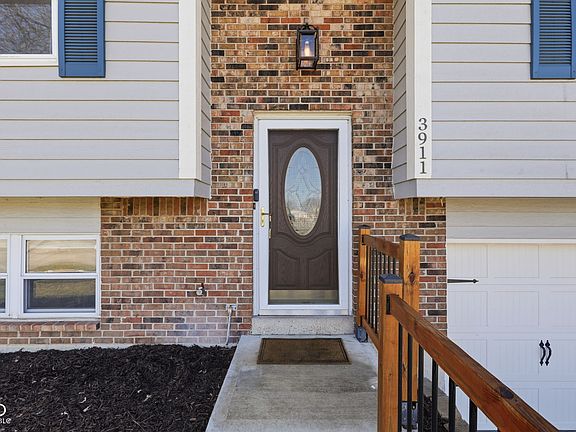 4th image of 3911 Mistletoe Dr