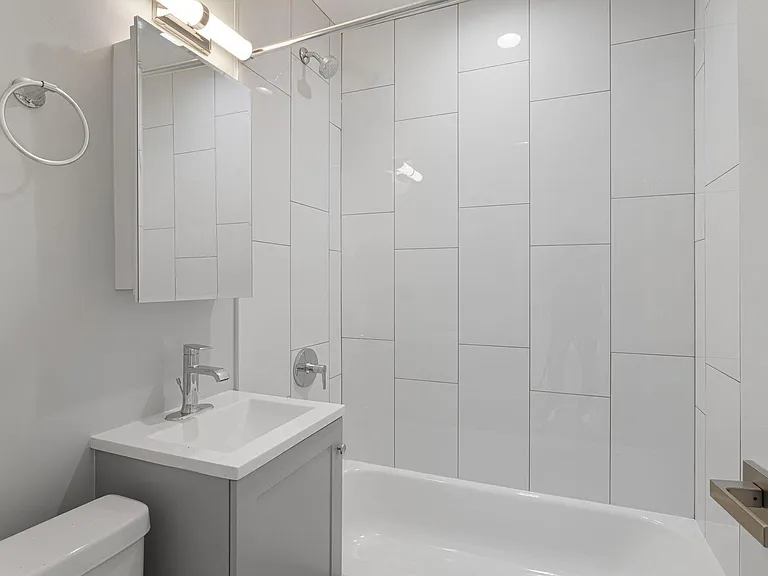 1303 W Estes Ave #3E — Photo 5