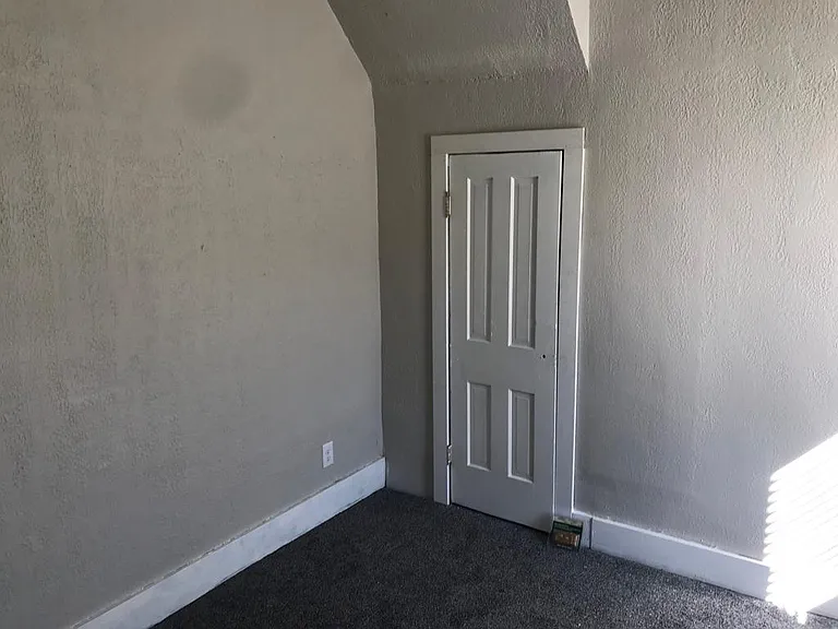 1148 Monument St — Photo 15