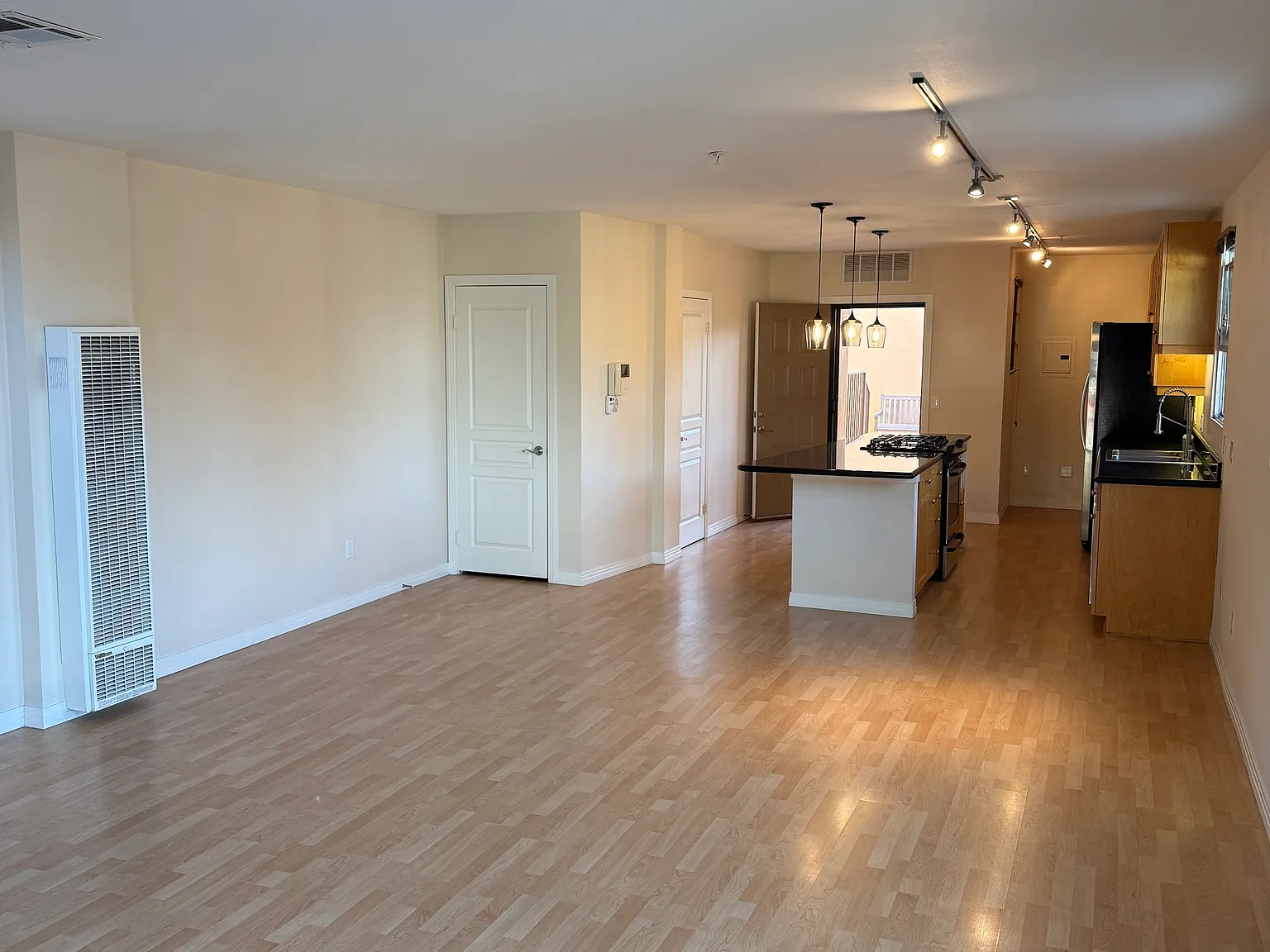 1 bed, 945 sqft, $3,000 — Photo 4