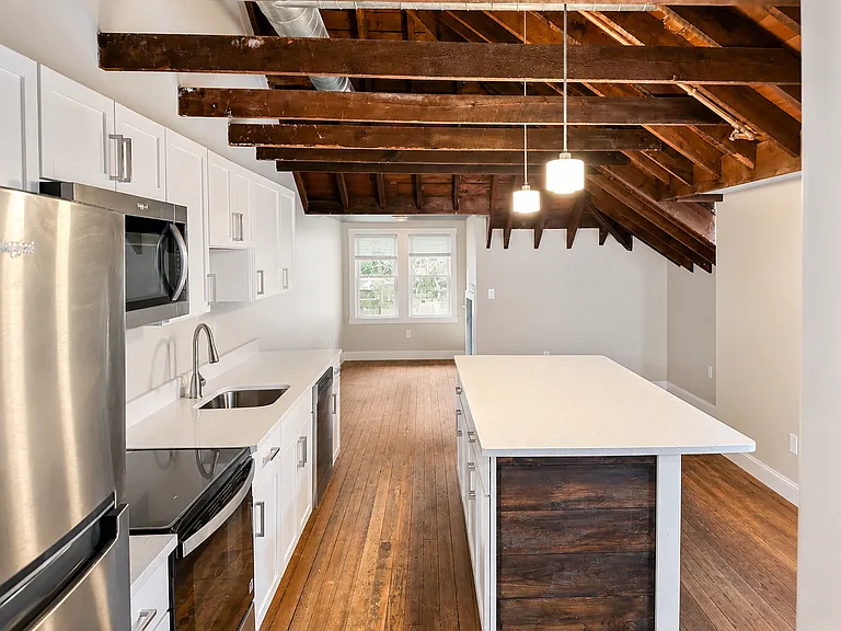 418 N. Mechanic Street — Photo 2