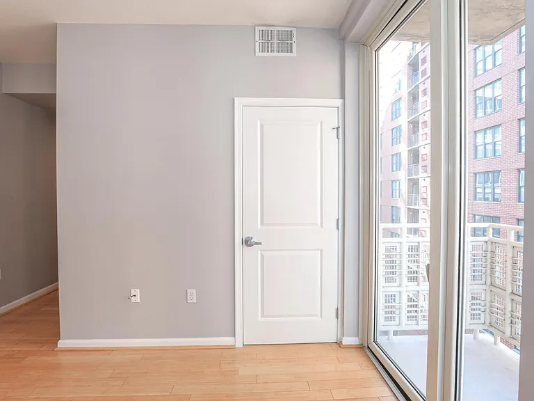 715 6th St NW #601 — Photo 10