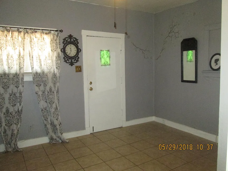 Living Room/BR