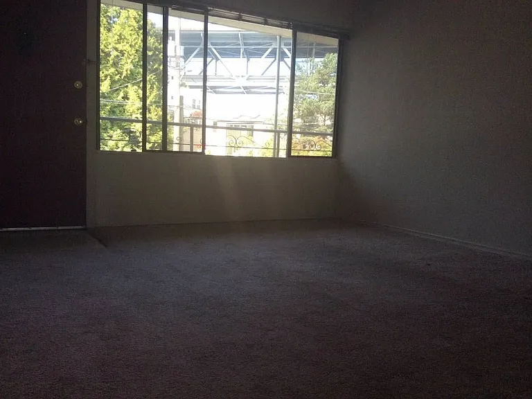 Lanai Apartments — Photo 4