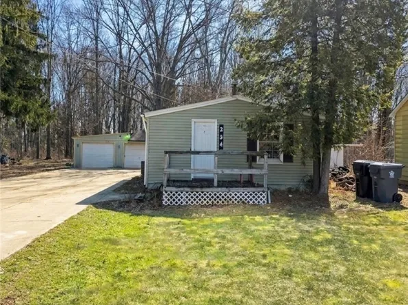 234 Oakwood St, Elyria, OH 44035