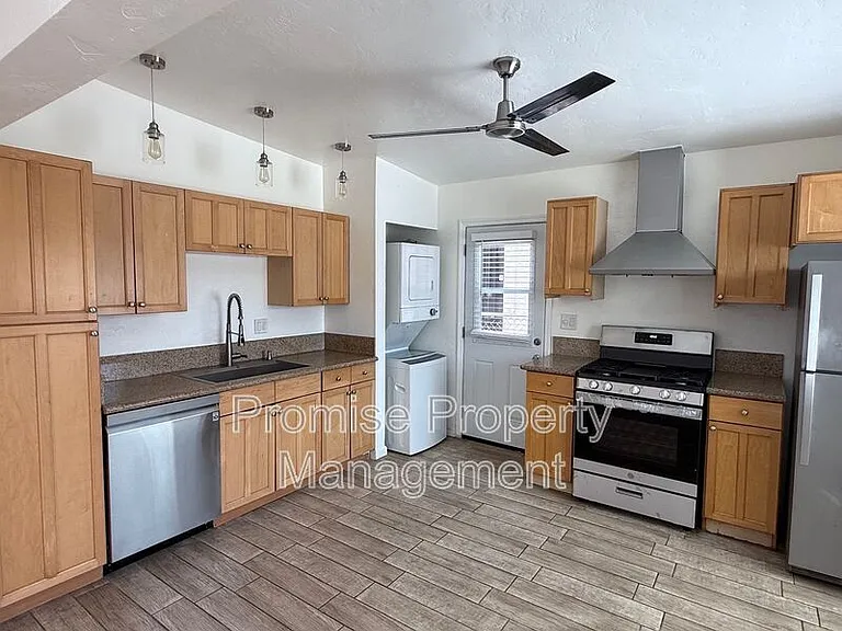 1209 Langford St — Photo 13