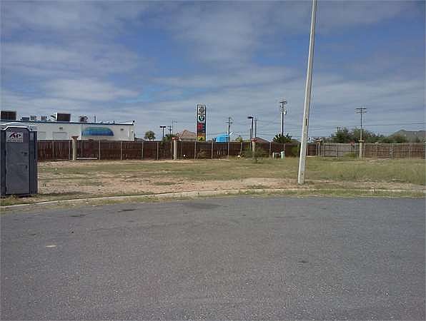1st image of 2204 Justin Ave