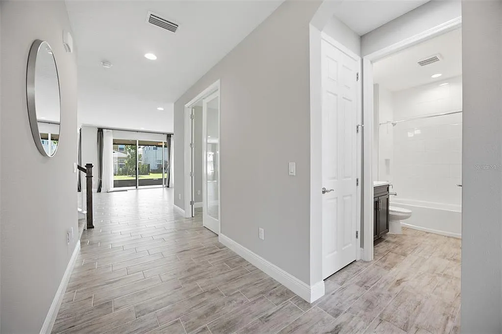 5 bed, 3.0 bath, 3380 sqft, $4,000 — Photo 3