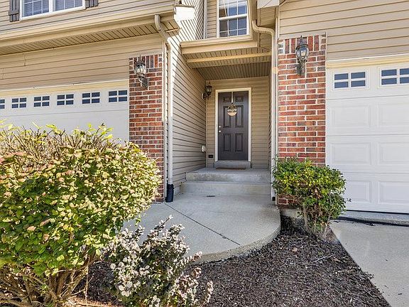 5th image of 869 Foxgrove Dr