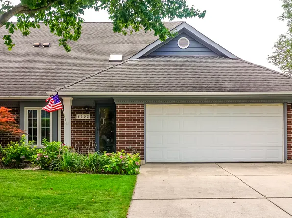 8602 Farmington St, Saint John, IN 46373