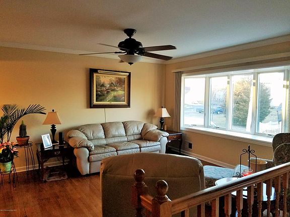 3rd image of 160 Taft Dr