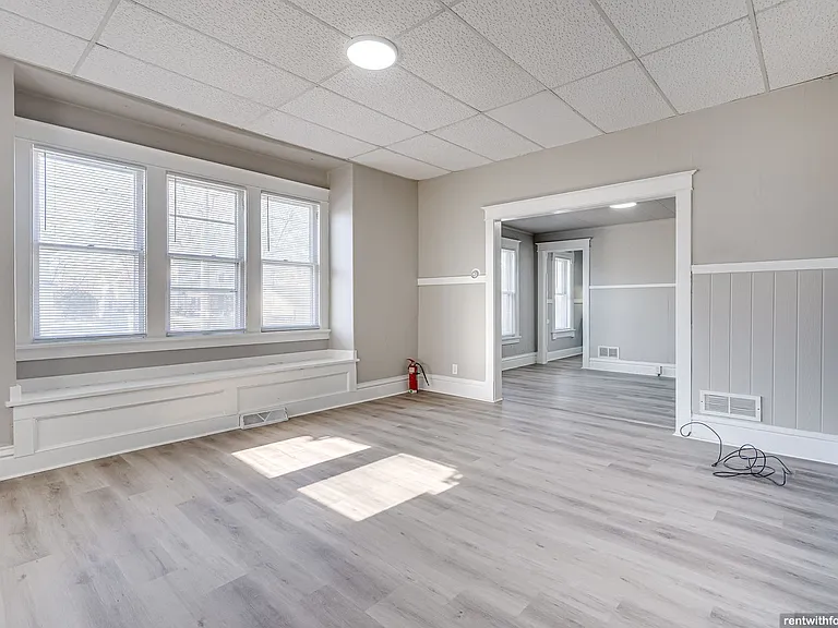 803 N. Broadway — Photo 5