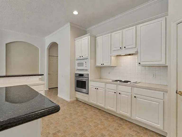 118 Robindale Cir — Photo 11