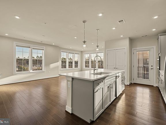 5th image of 2320 Field Point Rd Unit 4-304