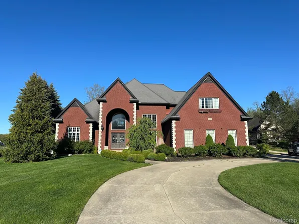 13159 Harborview Dr, Linden, MI 48451