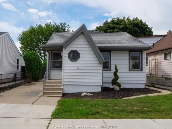 2427 Mercer St, Windsor, ON N8X 3R6