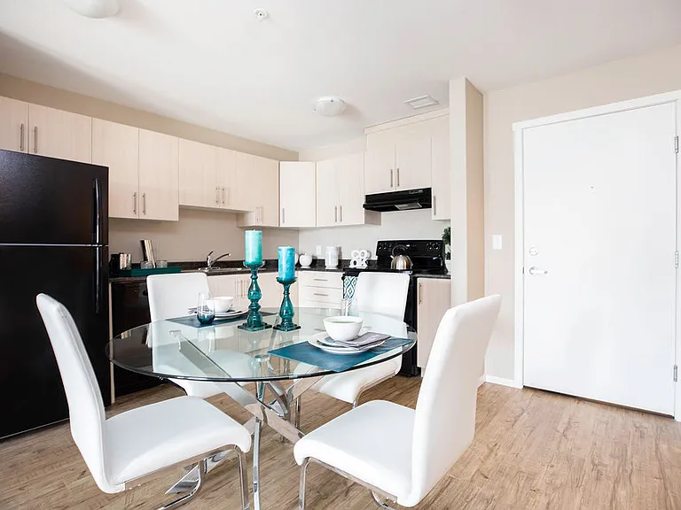 1020 Dufferin Ave E — Photo 8