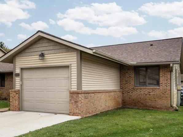 824 Moore Dr #19, Chelsea, MI 48118