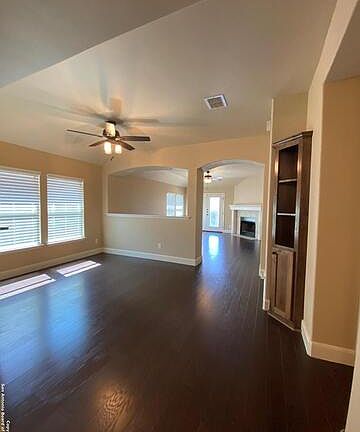 4th image of 106 Retama Rd