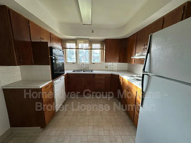 3 bed, 2.0 bath, 2700 sqft, $2,795 — Photo 4