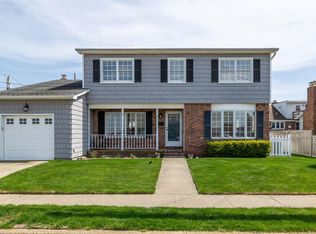 6 Jackson Pl, Island Park, NY 11558