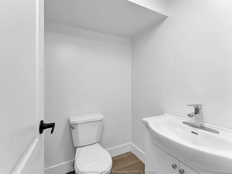 497 McKay Ave — Photo 24