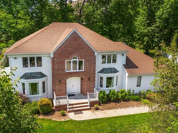 3rd image of 34 Silver Spring Ct