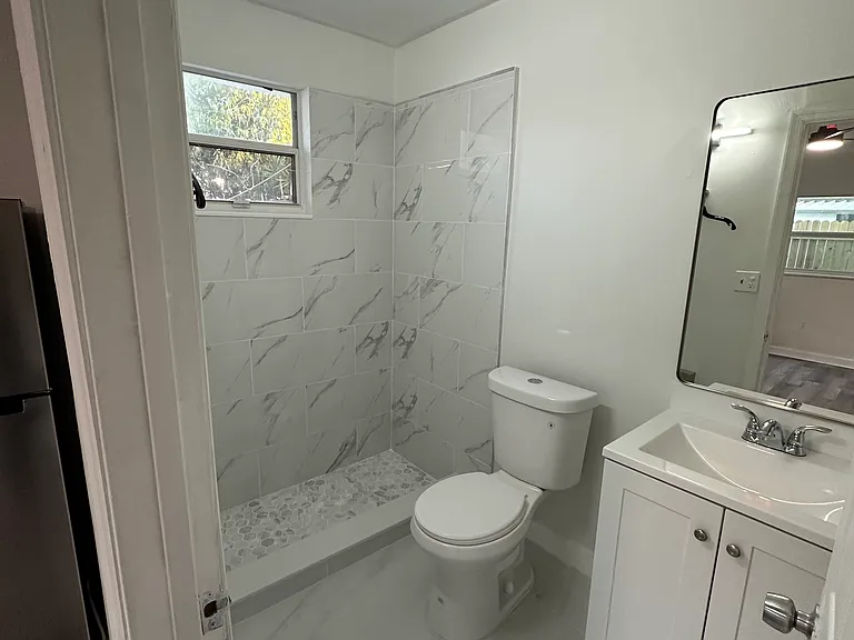 2028 SW 2nd St #3 — Photo 4
