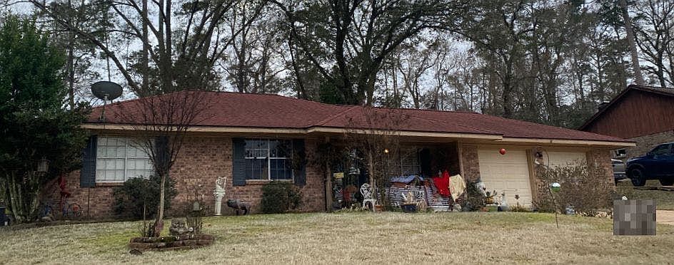 2nd image of 907 Cherry Hills Dr