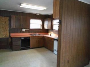 305 Hanover St, Fall River, MA 02720