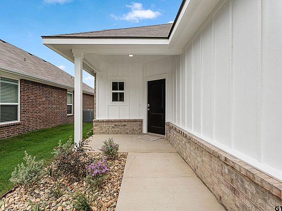 3rd image of 133 Blue Bird Ln