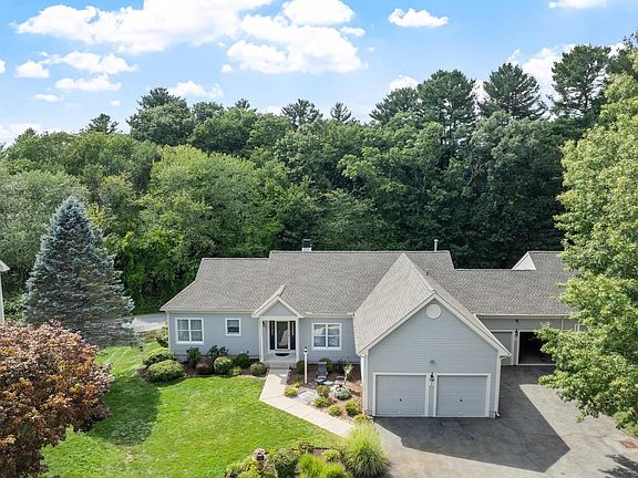 2nd image of 2 Nelson Cir