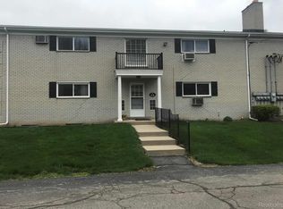 100 W Hickory Grove Rd APT D8, Bloomfield Hills, MI 48304