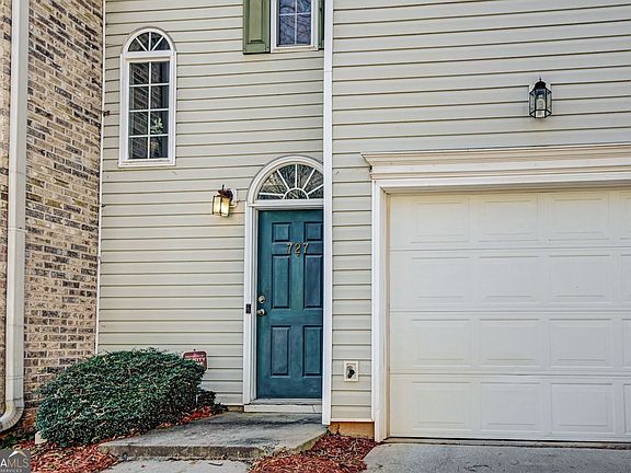 4th image of 727 Celeste Ln SW