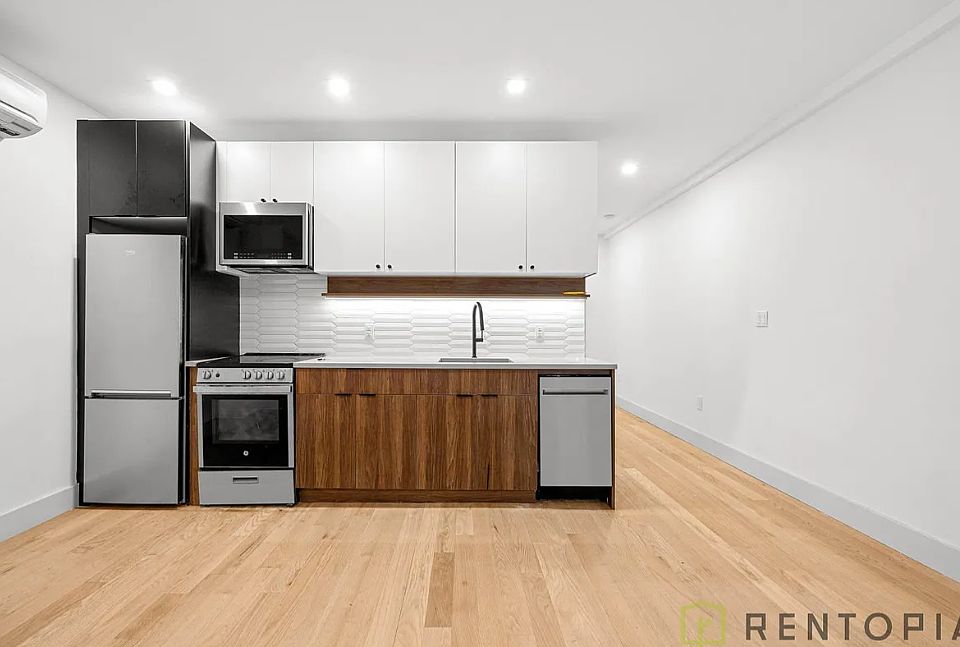 1st image of 319 Lenox Rd APT 3C