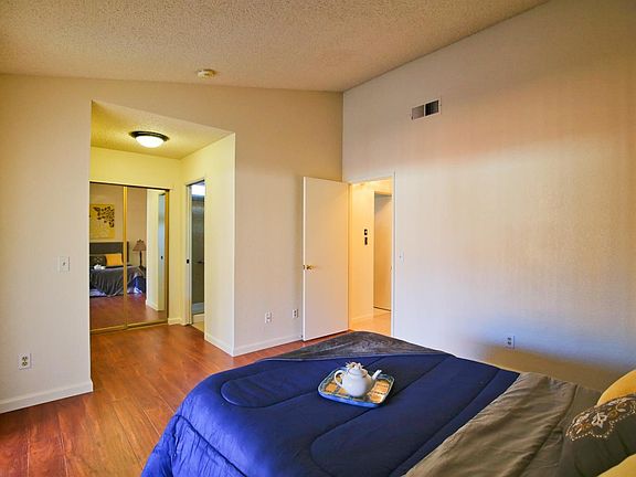 4th image of 7907 Cresentdale Way