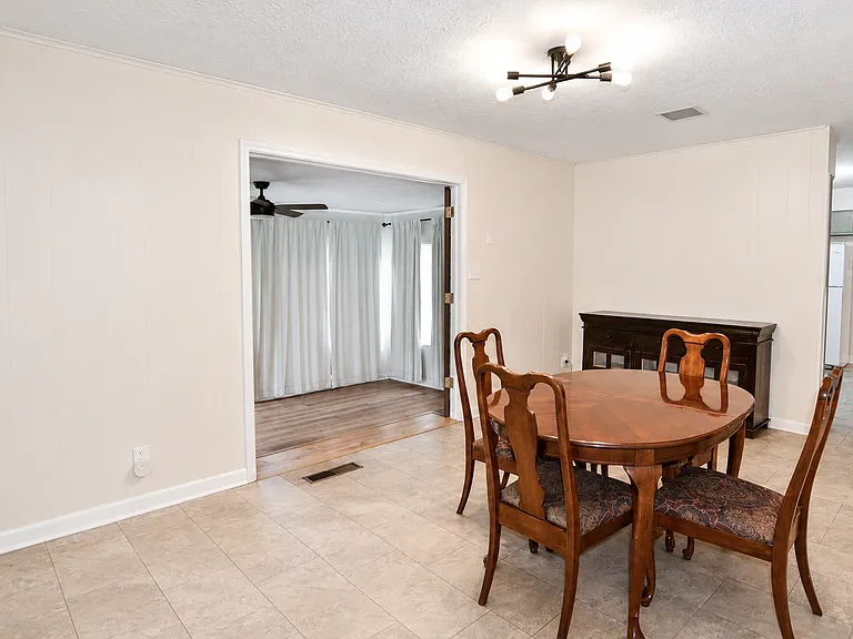10936 Thornton Dr — Photo 15