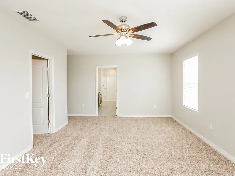 465 Noble Ave — Photo 5