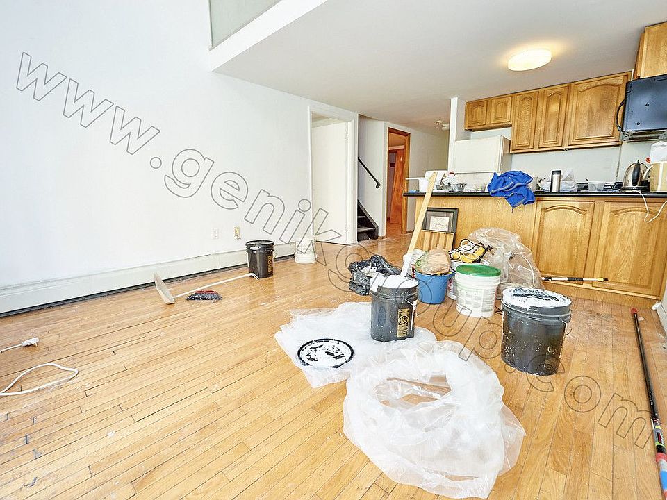 1st image of 210 E 10th St APT 3A